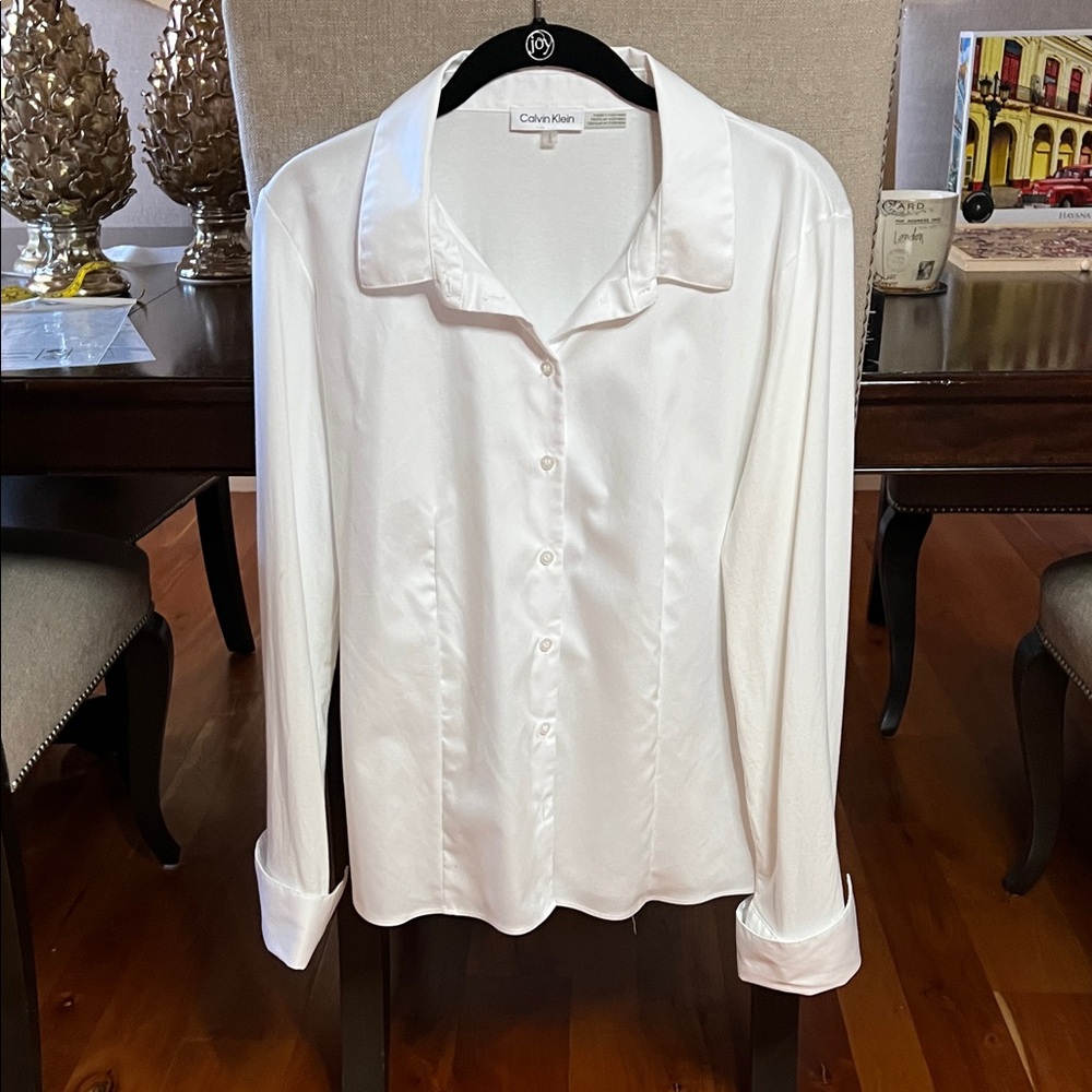 Calvin Klein Women's Classic tailored White Button Down Shirt